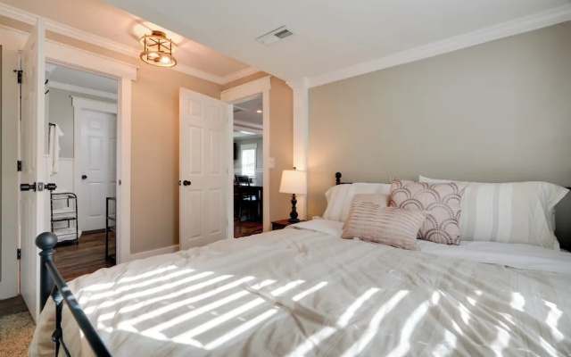 Cozy Blackstone Getaway < 2 Mi to Downtown!
