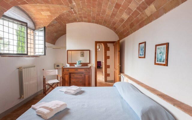 Tuscan Cottage With 2 Pools