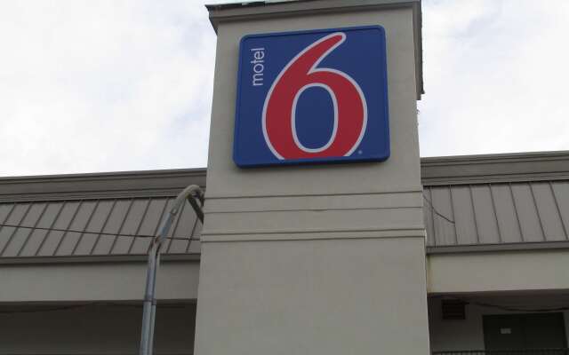 Motel 6 Brookhaven, MS