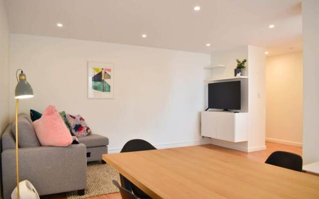Light And Airy 2 Bedroom North Bondi Apartment