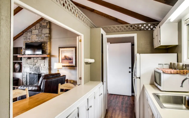 Cliff Dwellers Inn