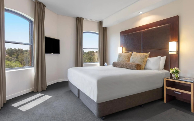 Amora Herencia Riverwalk Melbourne