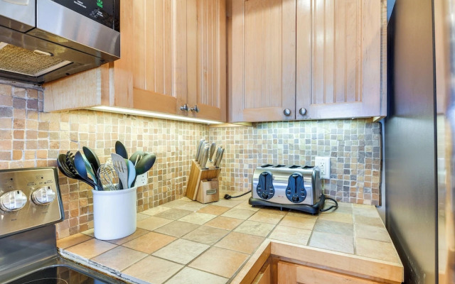 Oceanfront Home w/ Beach Access in Galveston