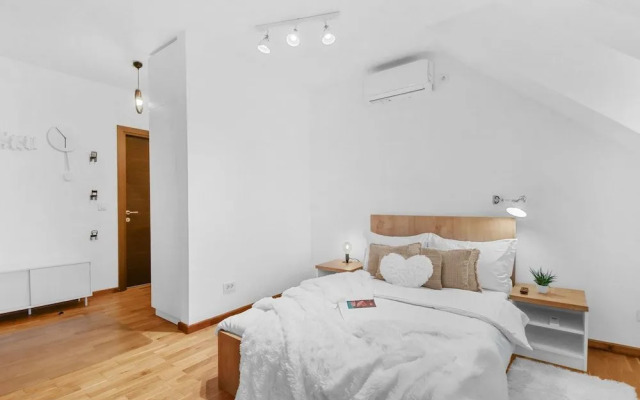 Attic Studio near Carol Park