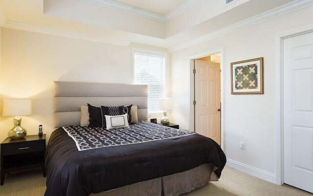 Condo Contemporary 3 Bedroom Reunion