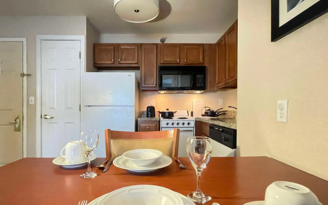 Smart Suites on the Hill