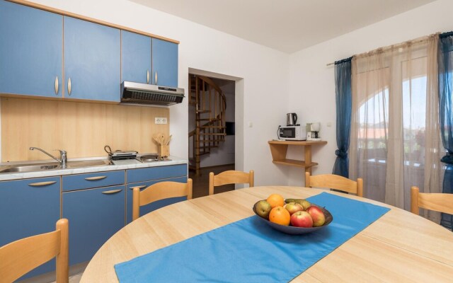 Beautiful Apartment in Lopar With 3 Bedrooms and Wifi