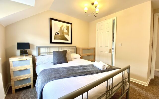 Aylesbury Contractor & Staycation Home
