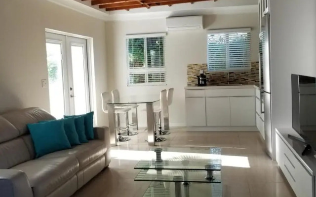 LUXURY Guayabita's House