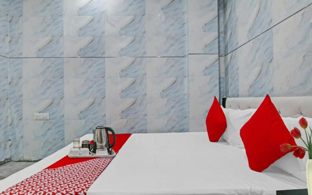 OYO Flagship 70081 Hotel You & Me