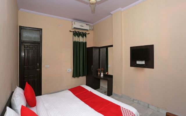 OYO 13852 Hotel Maharana Palace