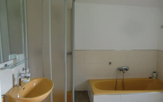 Holiday Home With 2 Bedrooms and Private Garden