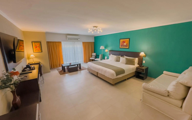 Alto Verde Suites And Apart