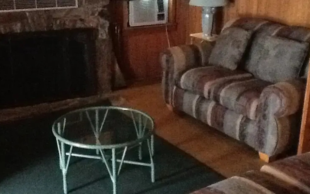 Drift Lodge Moose Bay Cabins