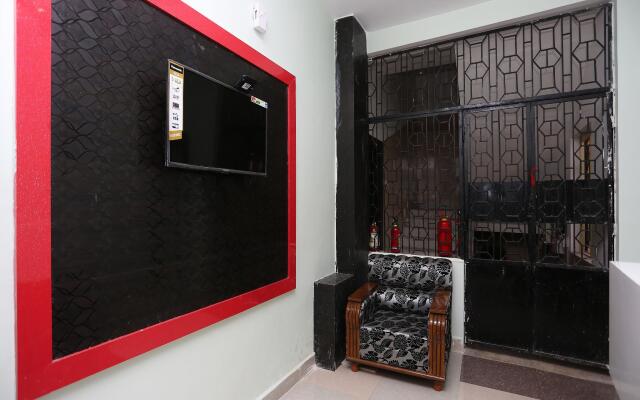OYO 24317 Aditya Guest House 3