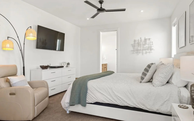 Sunstone 6 Bedroom Home