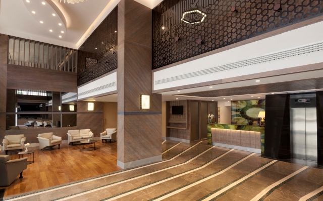 Grander Inn & Suites