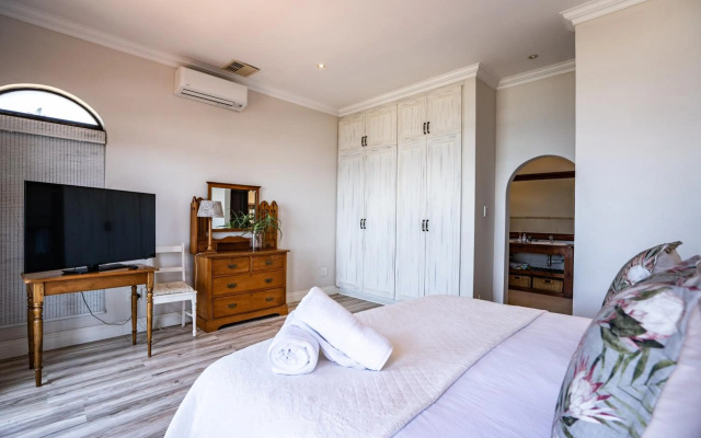 6 Bedroom Tuscan Styled Home in Umdloti Beach