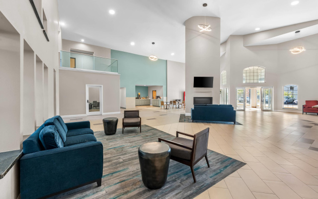 Quality Suites Waldorf
