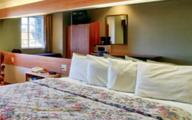 Western Skies Inn And Suites
