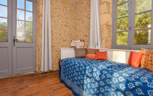 Cozy Holiday Home in Saint-Germain-de-Belves with Garden