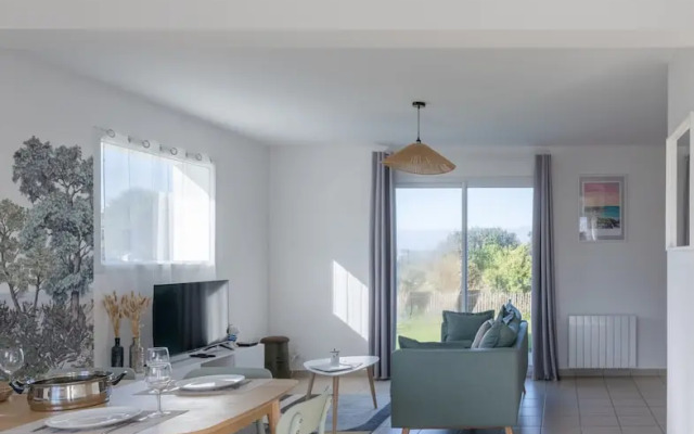 Charming House 300m From the sea