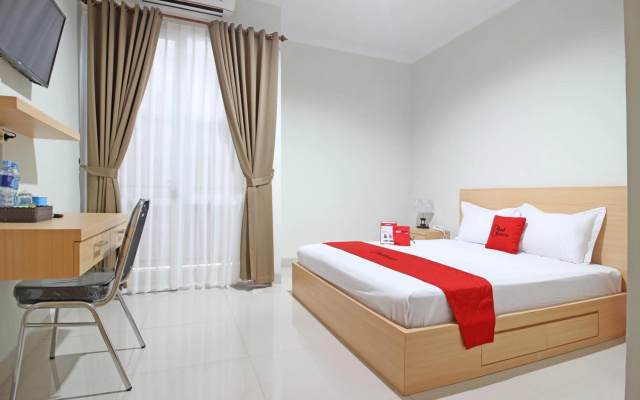 RedDoorz near AMIKOM Yogyakarta – Guest Rooms – Sleman