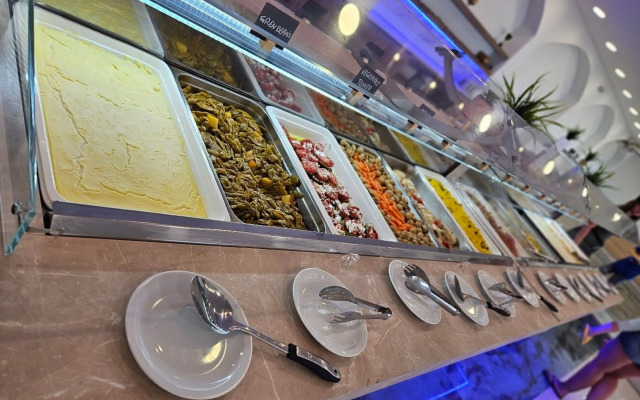 Ninos Grand Beach Hotel & Resort