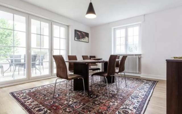 Charmant appartement avec terrasse dans villa