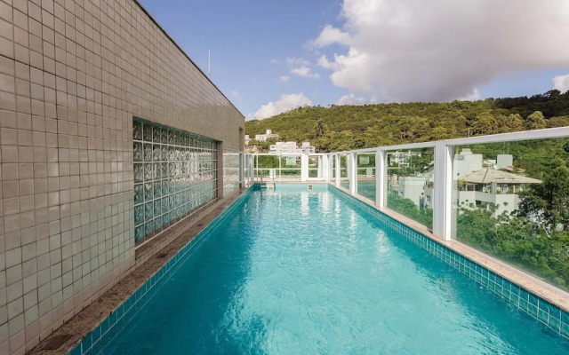 Apartment w/ Pool, 85m From Beach in Jurere Ptj203