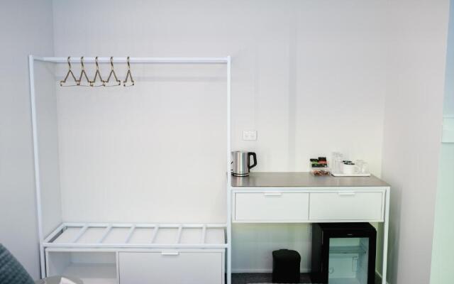 Quarters B2- Luxurious Studio