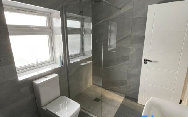 Greenwich Oasis Near o2 arena with Spacious Charm