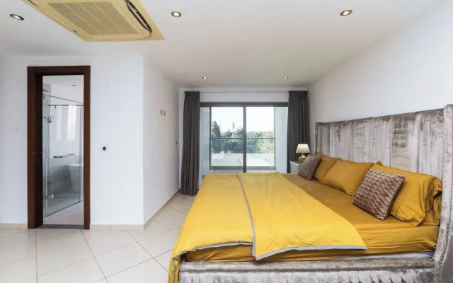 Modern 3bdr Apt at Villaggio - Rooftop Pool & Skybar