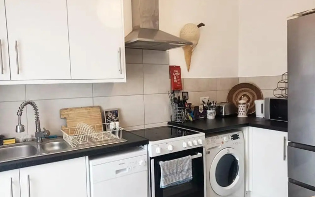 Stylish 2bed 2bath 8min to LondonBridge