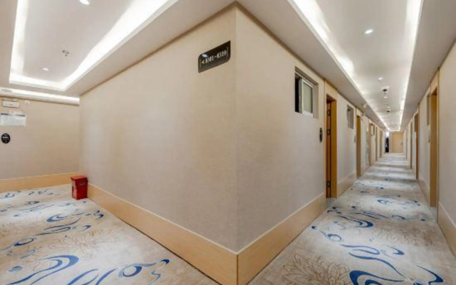 Homeinn Ease Hotel (Shanghai Qiantan Sanlin Subway Station)