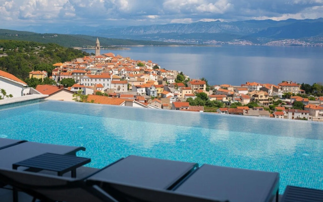 Villa Majestic With Sauna and Beautiful Views