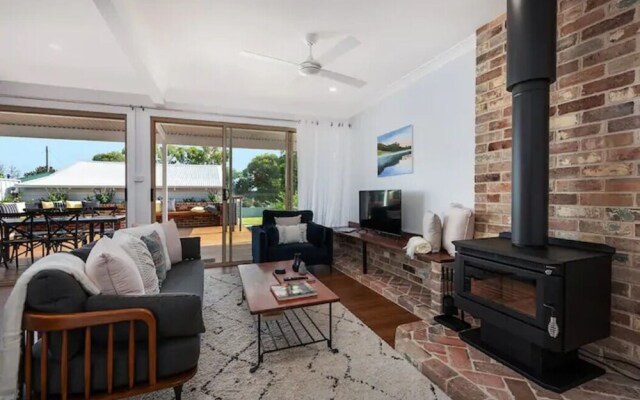 Waratah Up Douro - Your Innkeeper Mudgee