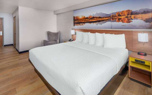 Days Inn & Suites by Wyndham Greeley