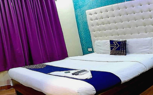 OYO 80898 The Om Sai Residency