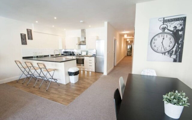 The Broadmead Forest - Spacious City Centre 3bdr Apartment