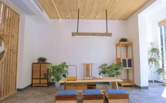 Zhiyou Yijian Guesthouse