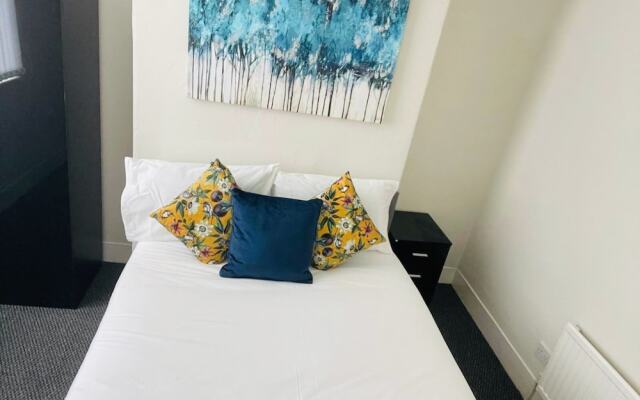 Remarkable 4-bed House in Bootle, Liverpool