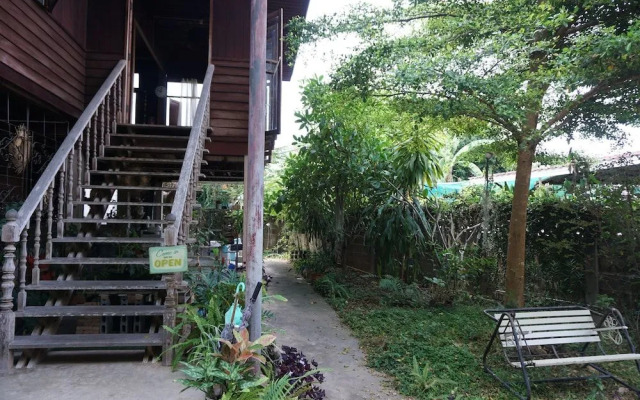 Kaampuju Cafe and Rooms