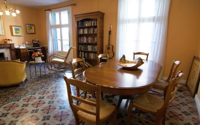 Historical Villa in Thezan-les-Beziers with Garden