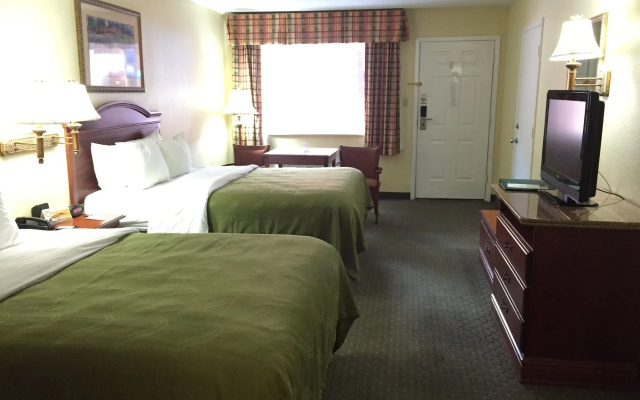 Econo Lodge Inn & Suites Eagle Pass