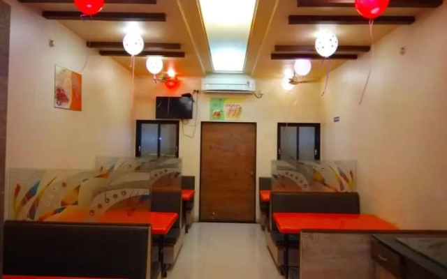 Hotel Aarya