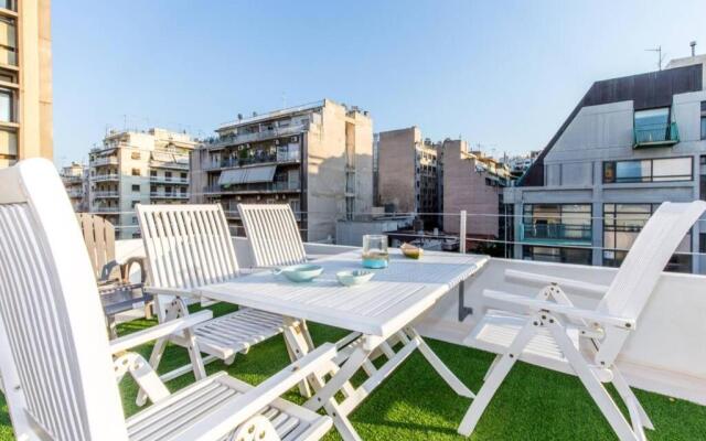 Neoclassical apartment with 2 bedrooms in Piraeus