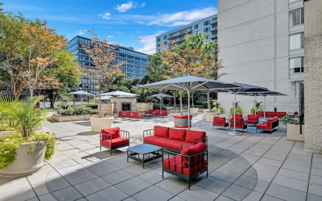 Wonderful Apt Crystal City with Gym