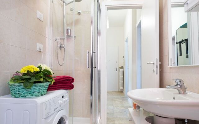 Parma Railway Station Apartment with Garage