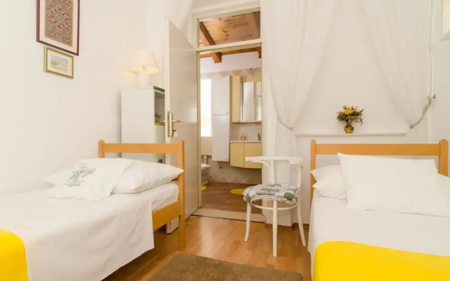 Holiday Home Gemma - Four Bedroom Holiday Home With Terrace and Swimming Pool